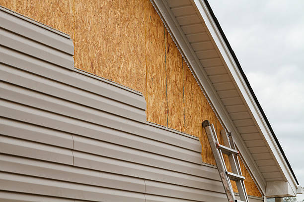 Professional Siding Repair technician working in New Richmond, OH